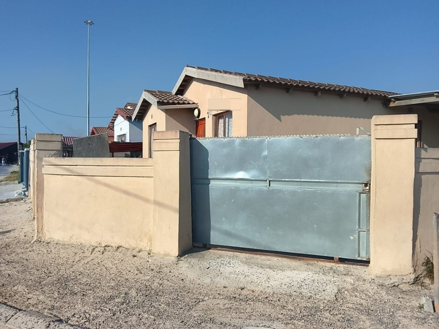  Bedroom Property for Sale in Umrhabulo Triangle Western Cape